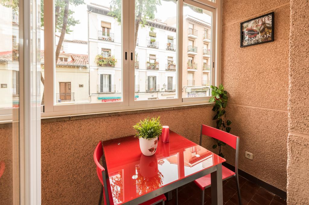 Apartamentos El Rastro Madrid Exteriör bild